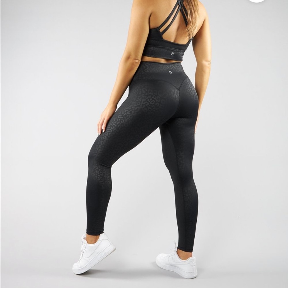 SOLD 🐆 BuffBunny Rebel Leggings - Picture 1 of 2